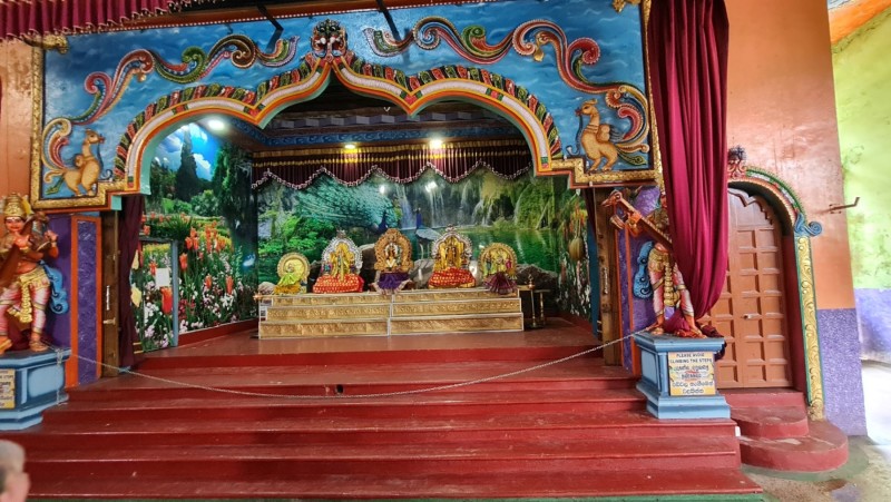 2023 Sri Lanka Hindutempel auf der Fahrt nach Dambulla