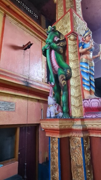 2023 Sri Lanka Hindutempel auf der Fahrt nach Dambulla